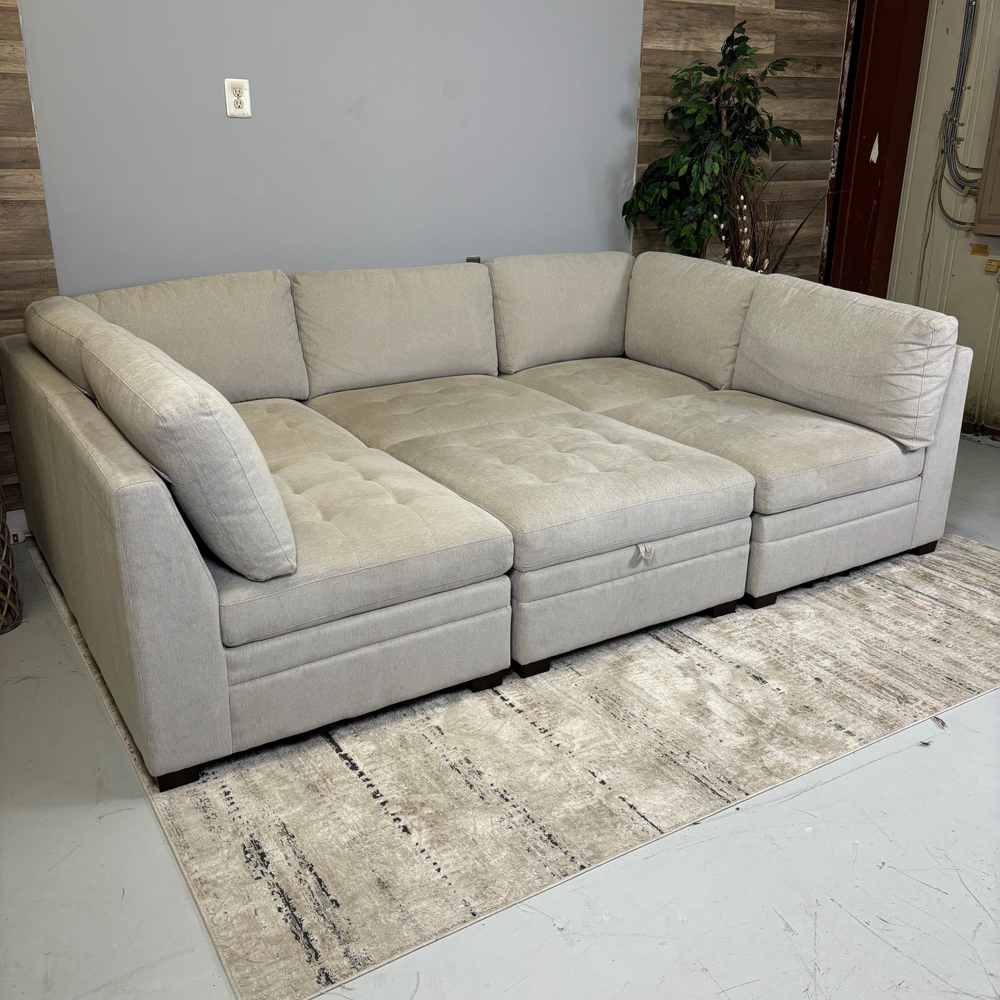 Thomasville Tisdale Sectional (Beige)