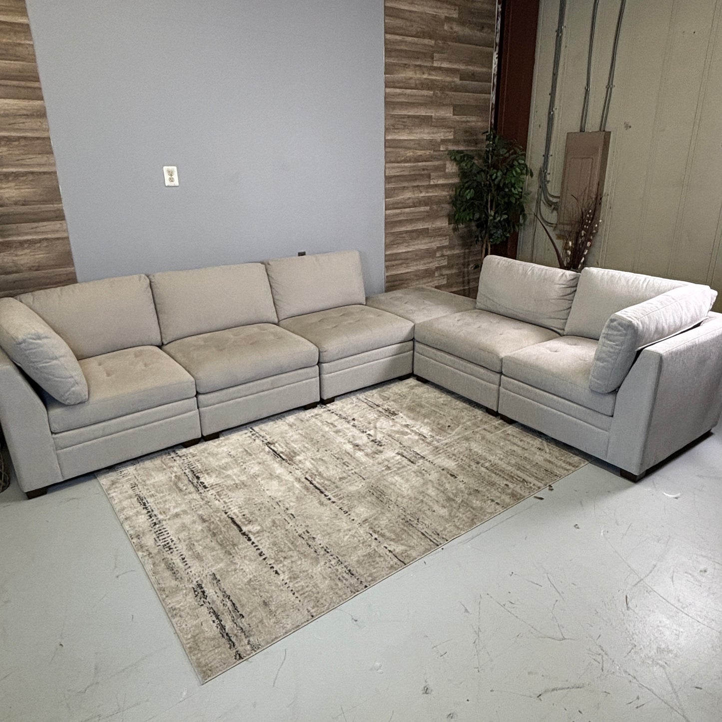 Thomasville Tisdale Sectional (Beige)