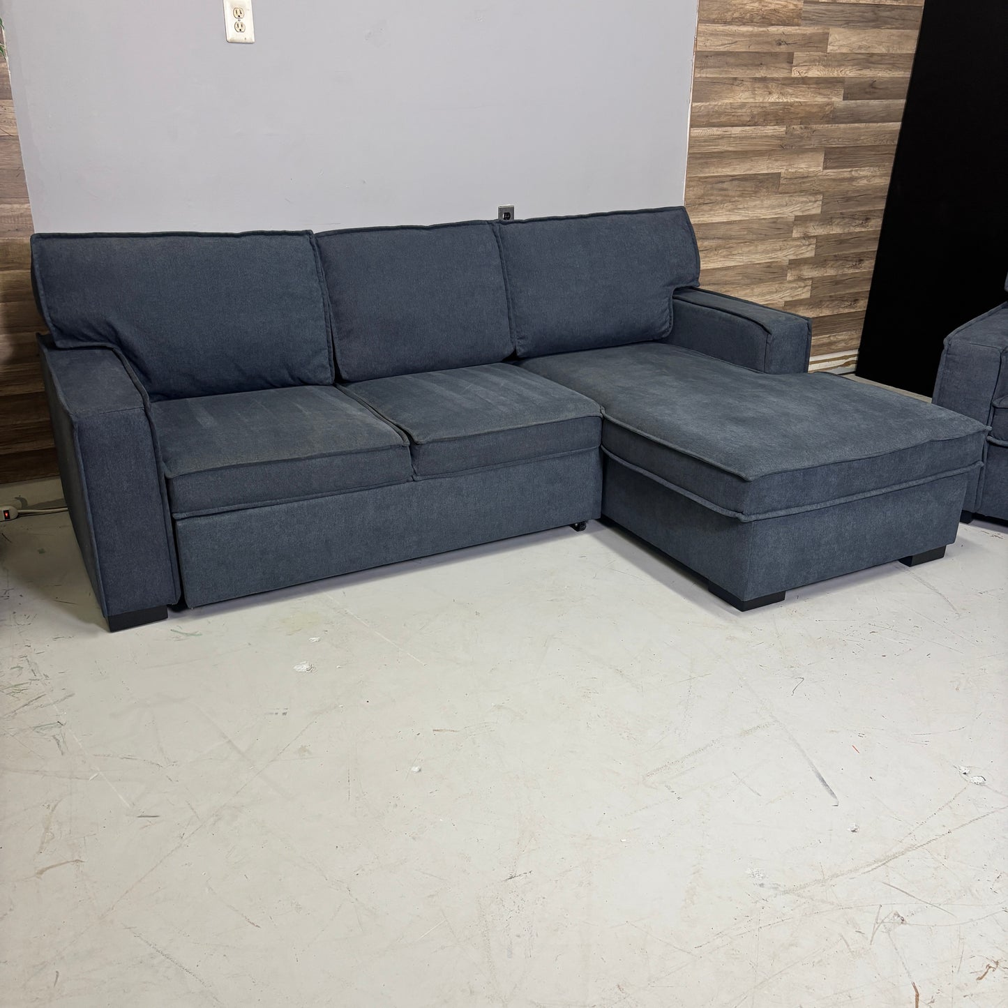 Bob's Sleeper Sectional with Single Chair